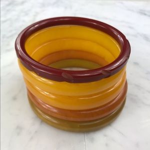 Vtg 1940s 50s burgundy carved Bakelite bangle 🌺